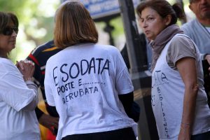 Foto Roberto Monaldo / LaPresse 09-05-2012 Roma Politica "Esodati" manifestano davanti al ministero del Lavoro durante l'incontro tra il ministro Fornero e i sindacati Nella foto Momenti della protesta Photo Roberto Monaldo / LaPresse 09-05-2012 Rome Protest in front of the Ministry of Labour  In the photo A moment of the protest
